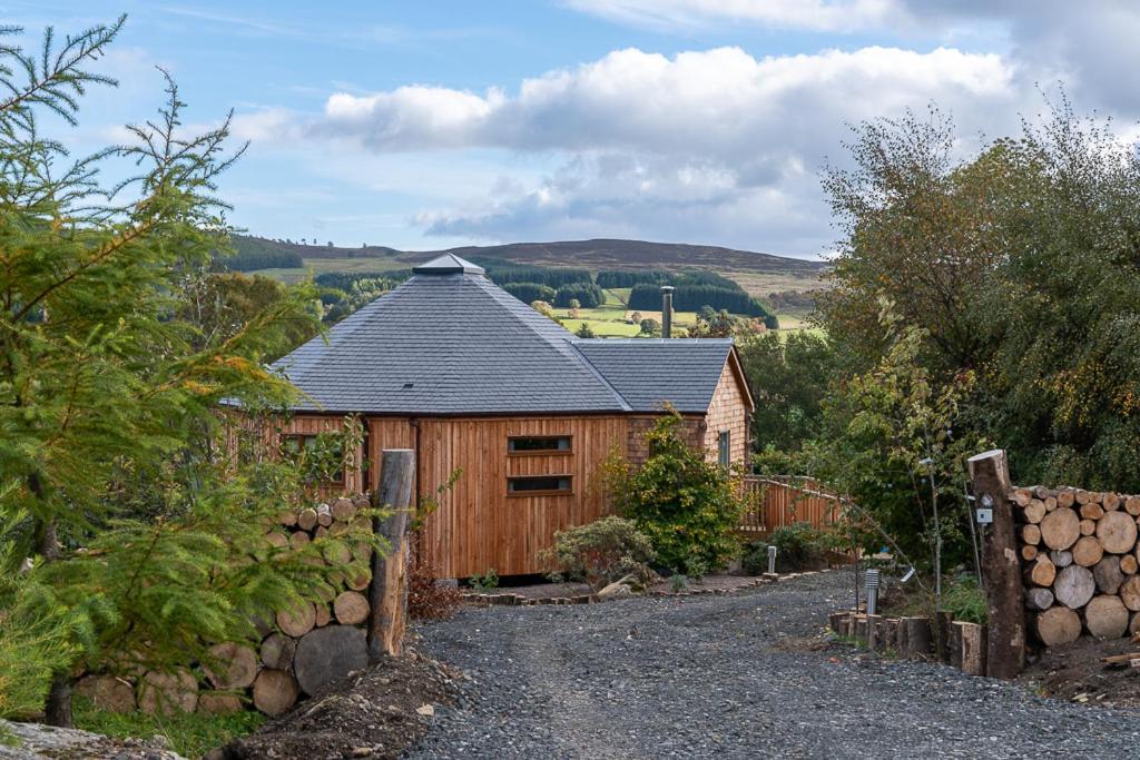 Dalnoid Cottages & Treehouses Nr Glenshee Exteriör bild