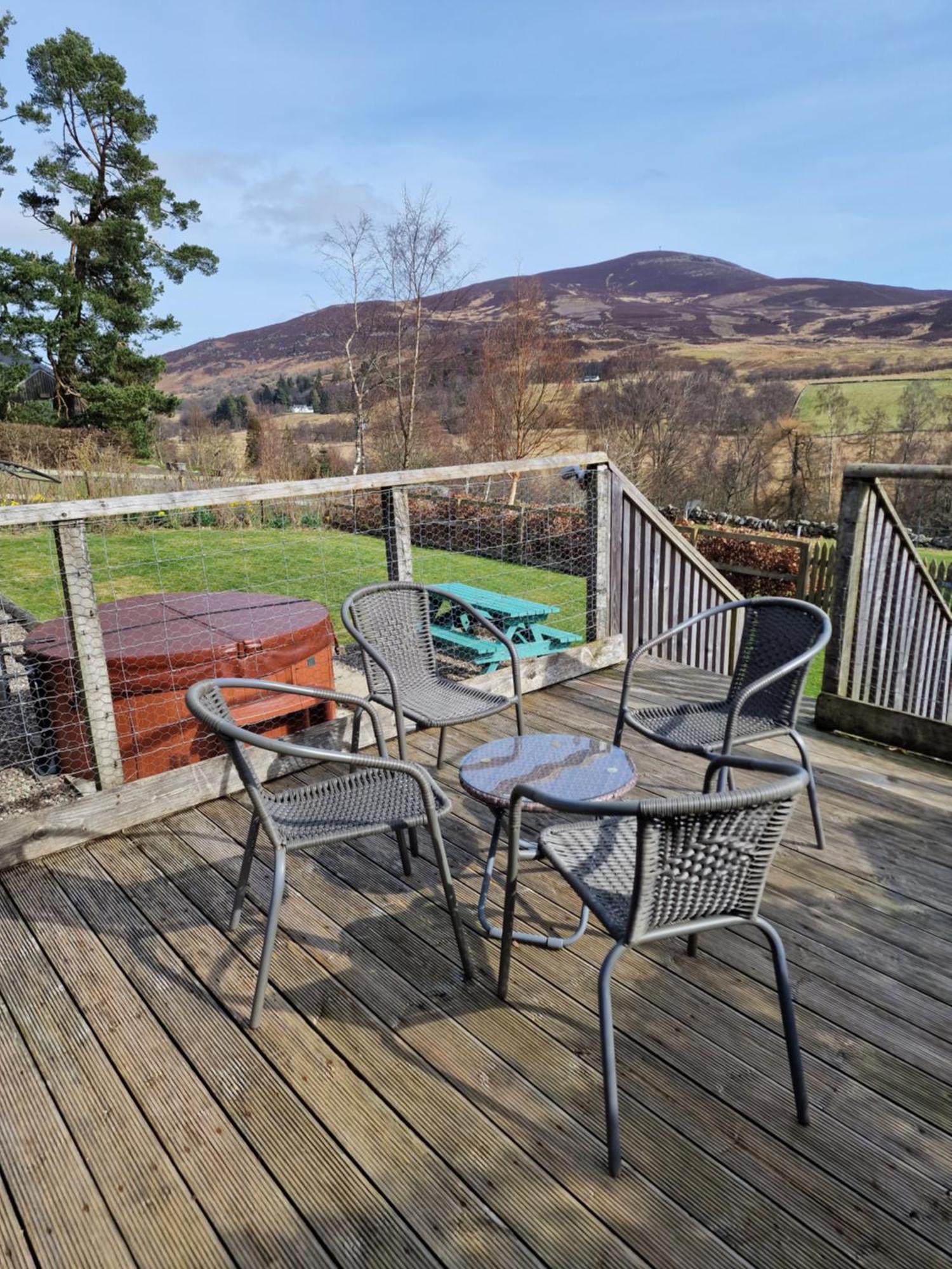 Dalnoid Cottages & Treehouses Nr Glenshee Exteriör bild
