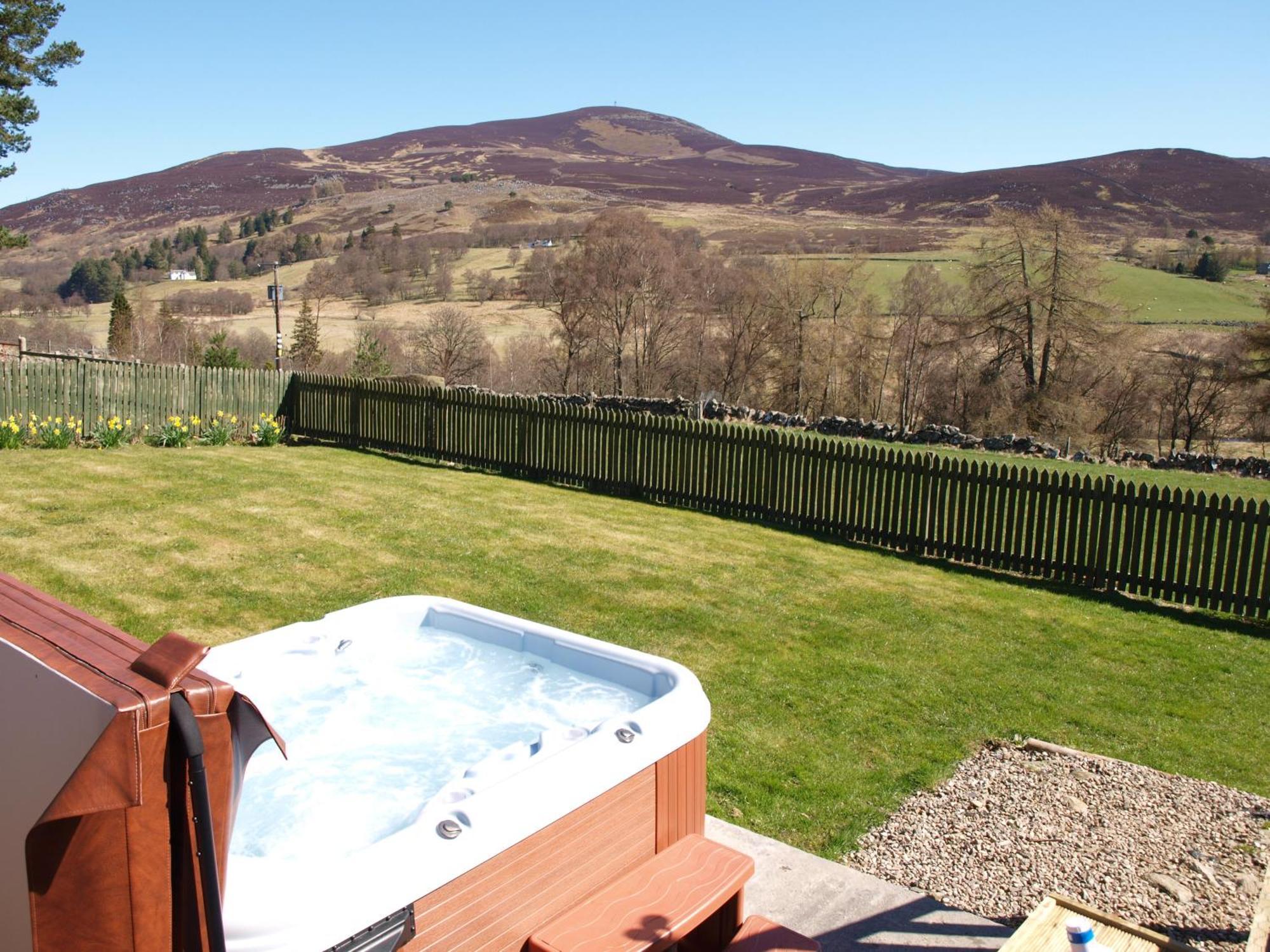 Dalnoid Cottages & Treehouses Nr Glenshee Exteriör bild