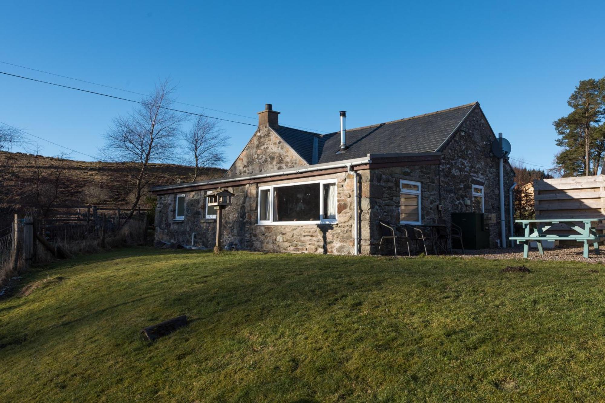 Dalnoid Cottages & Treehouses Nr Glenshee Exteriör bild