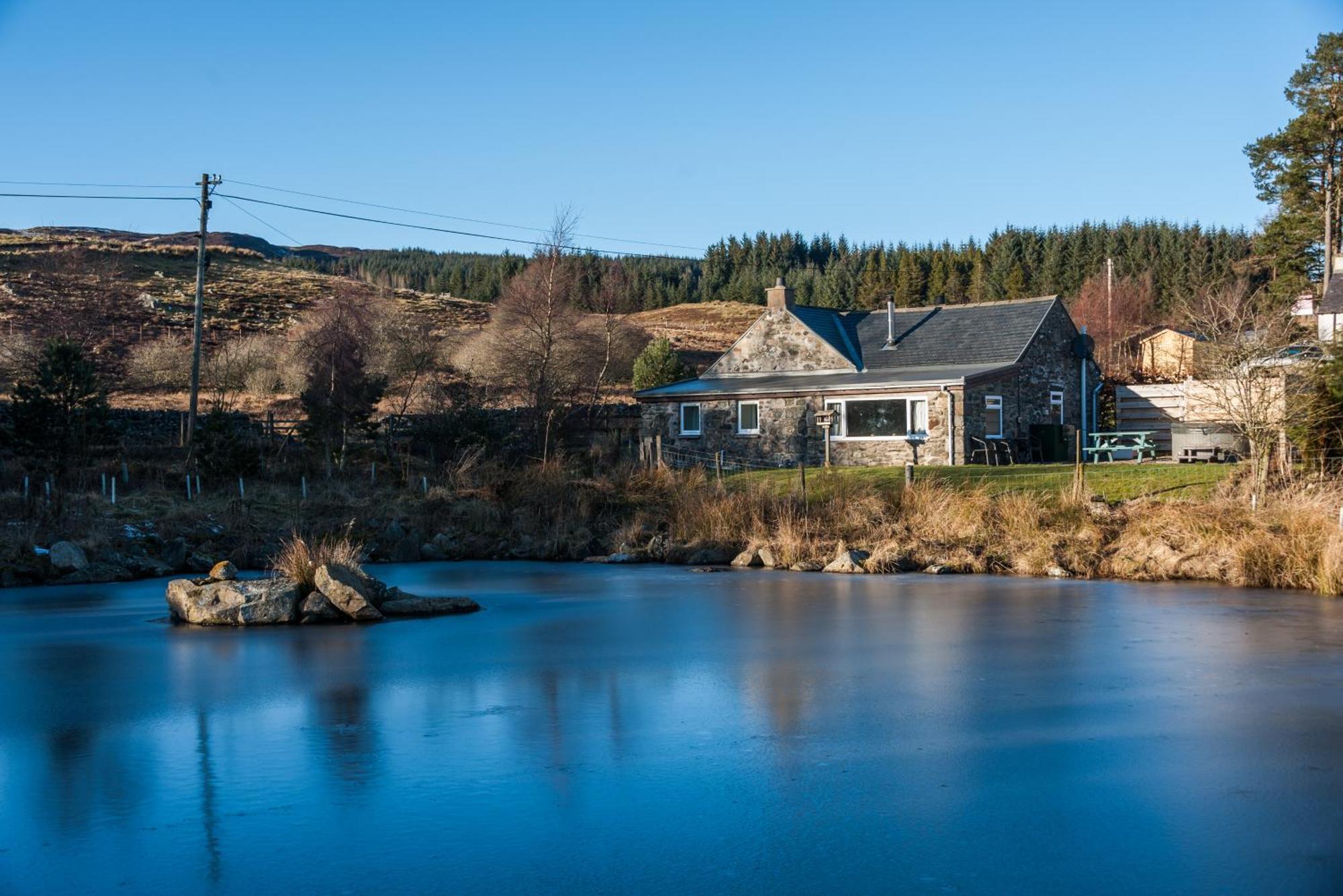 Dalnoid Cottages & Treehouses Nr Glenshee Exteriör bild