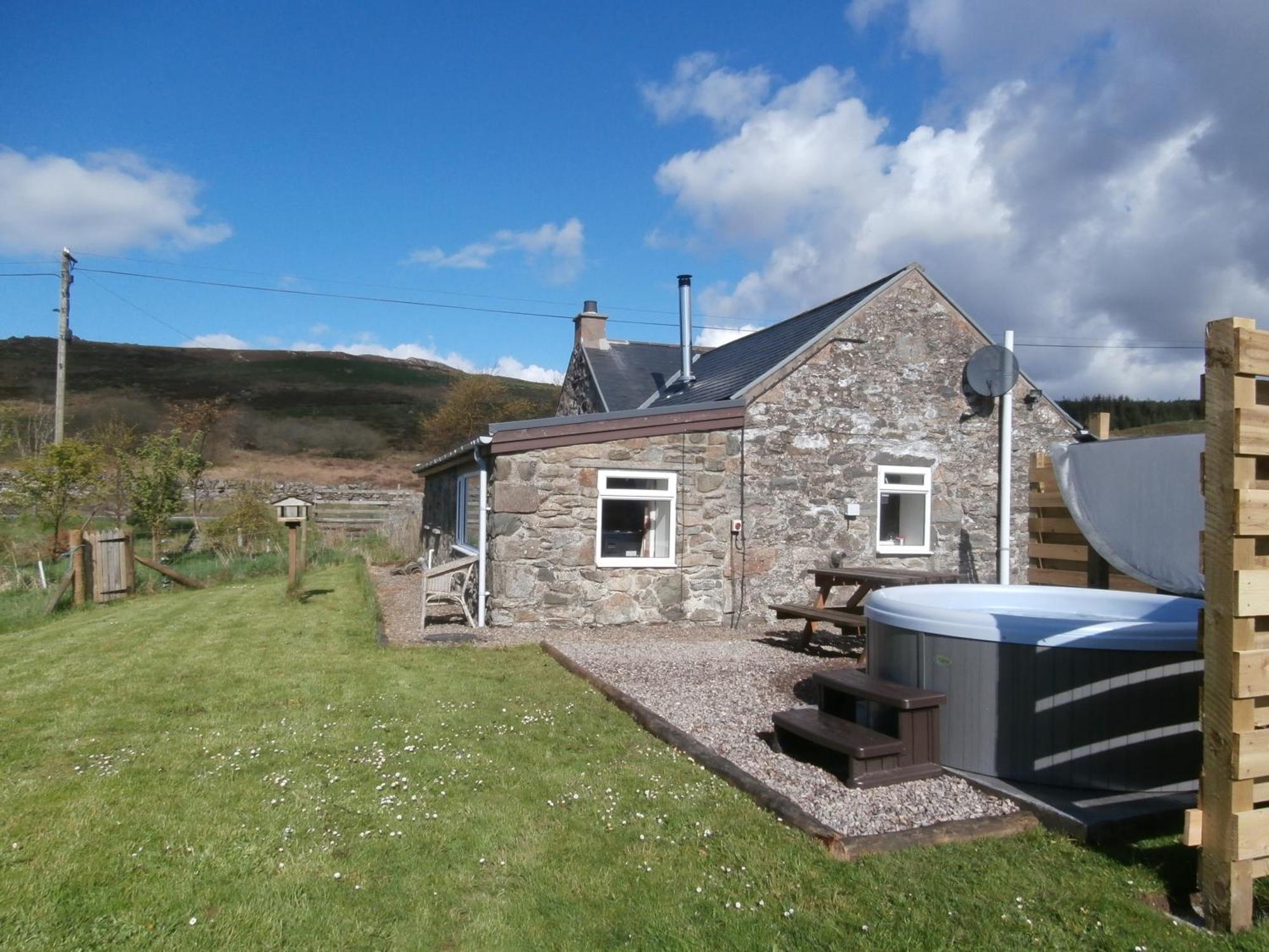 Dalnoid Cottages & Treehouses Nr Glenshee Exteriör bild