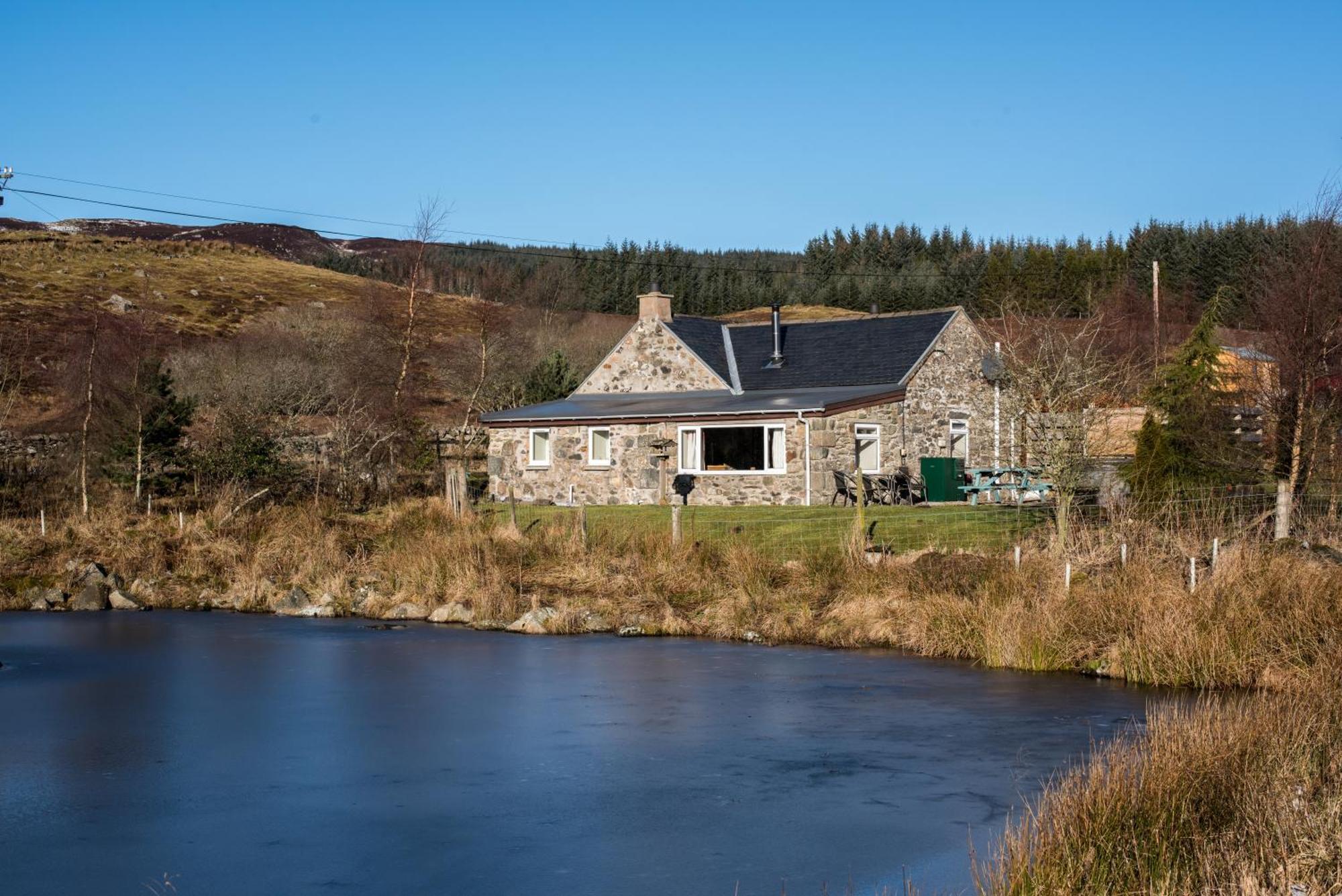 Dalnoid Cottages & Treehouses Nr Glenshee Exteriör bild